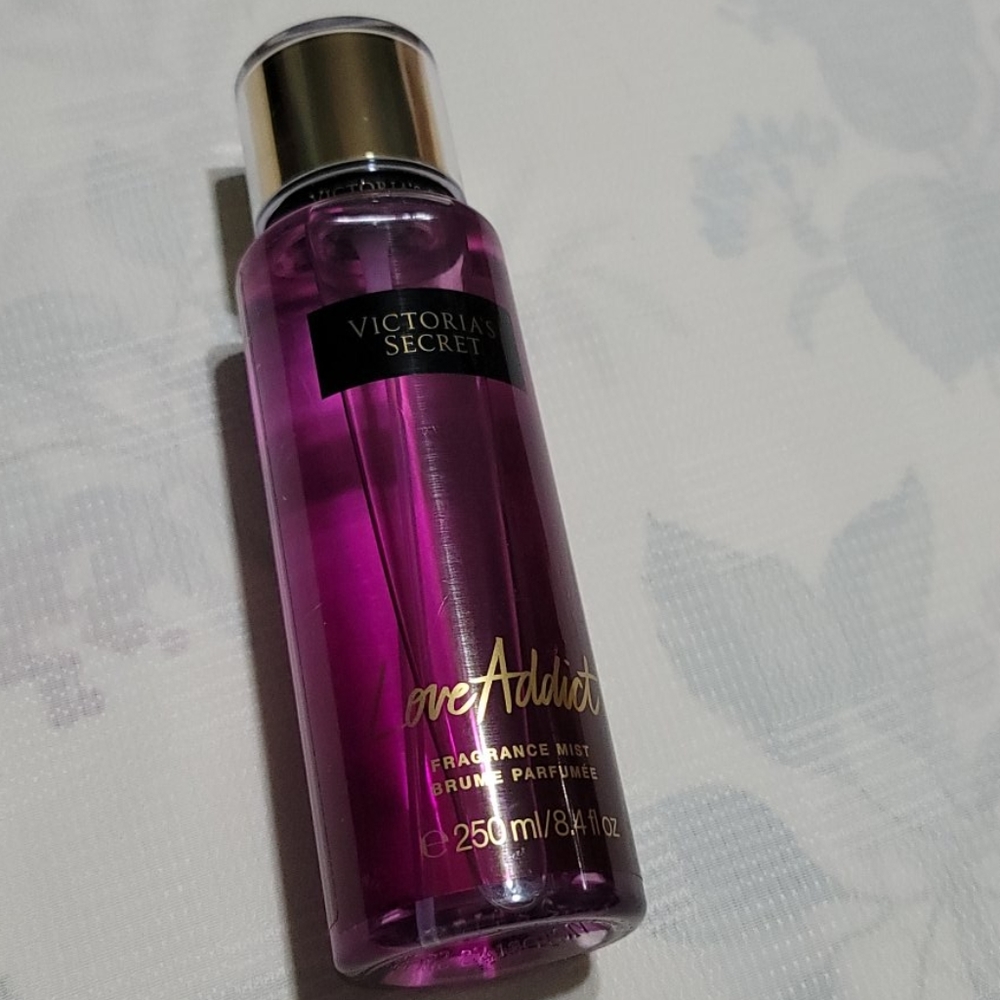 Victoria's Secret Love Addict Mist